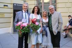 Günter und Christina Malescha , Marianne und Michael Hartl (von li. nach re.), 75 Jahre Trachten Angermaier im Silbersaal im Deutschen Theater in München 2023