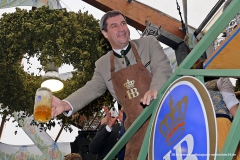 Anzapfen im Hofbräu Festzelt 2016