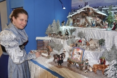Nadine Kagerer stellt ihre Haidhauser Krippe mit Szenen aus der Münchner Vorstadt vor, Ausstellung Weihnachtszeit in München in der Rathausgalerie am Marienplatz 2019