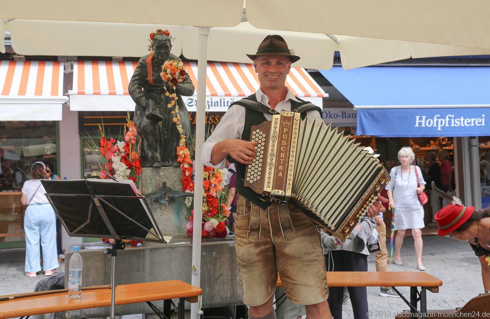 Georg Klaffenbacher,  Brunnenfest  am Viktualienmarkt in München 2019
