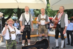 Manfred Klein (li.) und Amzeller Sänger,  Brunnenfest  am Viktualienmarkt in München 2019