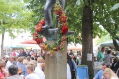 Weiß Ferdl Brunnen,  Brunnenfest  am Viktualienmarkt in München 2019