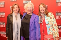 Senta Auth, Veronika von Quast, Ulrike Grimm (von li. nach re.),  Carmen La Cubana im Deutschen Theater in München  2018