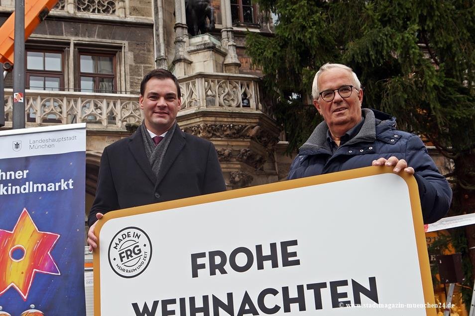 Landrat Sebastian Gruber und Stadtrat Richard Quaas (re.), Christbaum am Marienplatz in München aus Freyung-Grafenau  2019