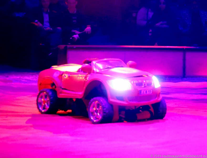 Clown  Bilby, Roboter-Auto, Premiere 1. Winterprogramm Circus Krone in München  2019