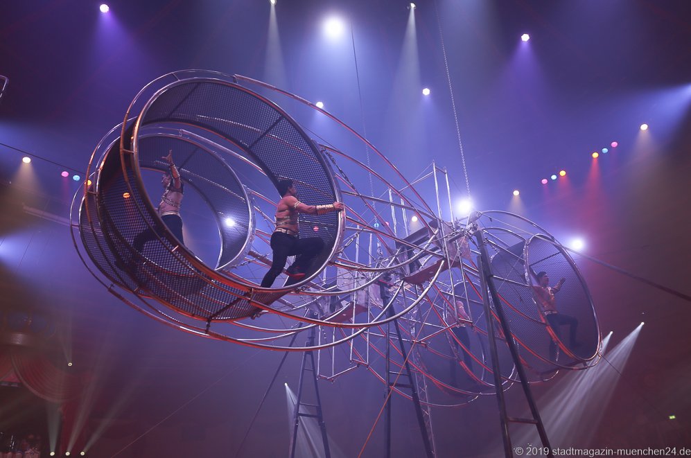 Truppe Mustafa Danguir, Vierer Riesenrad, Premiere 1. Winterprogramm Circus Krone in München  2019