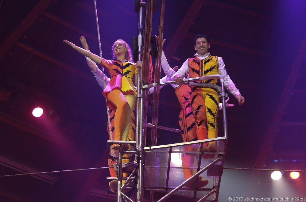 Truppe Mustafa Danguir, Hochseiltruppe, Premiere 1. Winterprogramm Circus Krone in München  2019