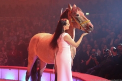 Jana Lacey-Krone, Show der schönen Pferde, Premiere 1. Winterprogramm Circus Krone in München  2019