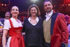 Jana Lacey-Krone, Ilse Aigner, Martin Lacey (von li. nach re,), Premiere erstes Winterprogramm im Circus Krone in München 2018