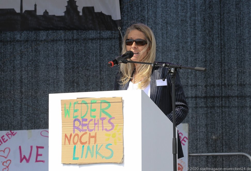 Sina Bodden, Demo gegen Coronamaßnahmen auf der Theresienwiese in München 2020