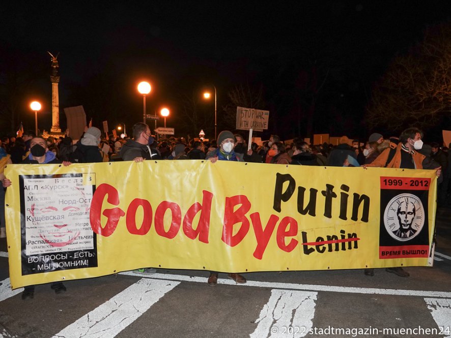 München unterstützt Partnerstadt Kiew. Demo vor russischem Konsulat in München 2020