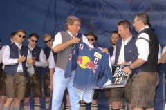 Stephan Schneider, Michael Wolf, Bernhard Winkler (von li. nach re.), EHC Red Bull Saisonabschlussfeier vor der Olympia-Eishalle in München 2019