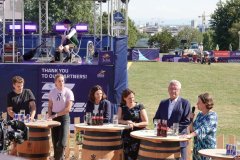 Marion Schöne,  Verena Dietl, Joachim Herrmann, Juliane Seifert (3. von li. nach re.), Eröffnung European Championships im Olympiapark in München 2022