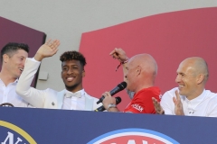 Kingsley Coman, Stephan Lehmann, Arjen Robben (von li. nach re.), FC Bayern Fanfest am Nockherberg in München 2019