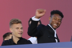 Joshua Kimmich und David Alaba (re.), FC Bayern Fanfest am Nockherberg in München 2019