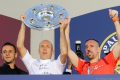 Rafinha, Arjen Robben, Franck Ribéry (von li. nach re.), FC Bayern Fanfest am Nockherberg in München 2019