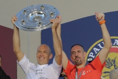 Arjen Robben und Franck Ribéry (re.), FC Bayern Fanfest am Nockherberg in München 2019