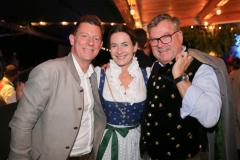 Timothy Liston, Nathalie und Josef Schmid (von li. nach re.), Filser Sommerfest in der Villa Flora in München a2023