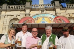 Dr. Thomas Zimmermann (Mitte), Edmund Radlinger (2. von re.), Friedensengel Sommerfest auf der Plattform unter dem Friedensengel in München 2019