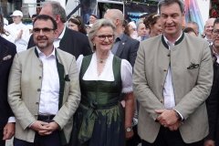 Klaus Holetschek, Angela Inselkammer, Dr. Markus Söder (von li. nach re.), Gastrofrühling des Dehoga auf dem Münchner Frühlingsfest im Festzelt Hippodrom 2022