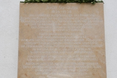 zur Erinnerung an die jüdische Familie Schülein wurden am 8.11.2018 zwei Gedenktafeln am ehemaligen Unionsbräu in der Einsteinstraße 42 angebracht.