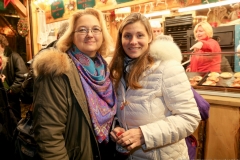 Yvonne Heckl (li.), Haidhauser Weihnachtsmarkt am Weißenburger Platz in München 2019