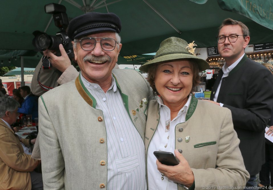 Otto Seidl und Rita Tyrock, Hamburger Fischmarkt am Wittelsbacher Platz in München 2019