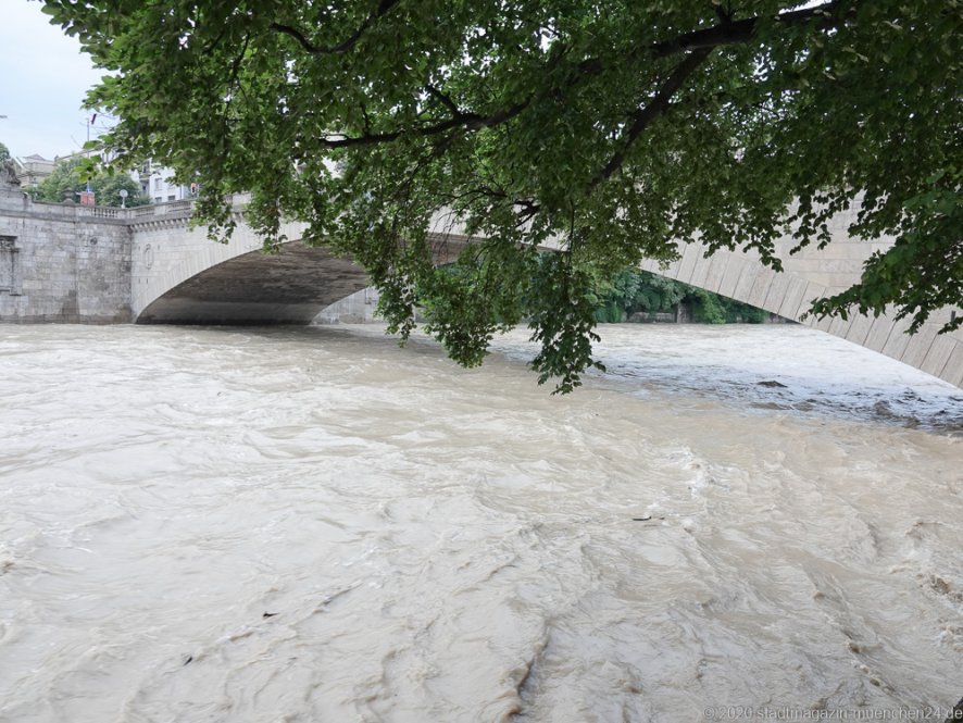 Hochwasser der Isar in München 2020