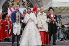 Prinzenpaar Moritz II, Désireé I Kinderprinzenpaar Marlon I. und Sophie I., (von li. nach re.), Inthronisation der Narrhalla Prinzenpaare am Marienplatz in München 2020
