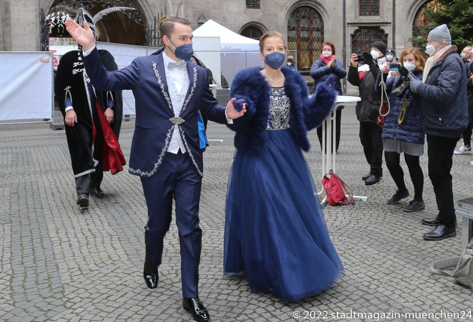 Leonhard I und Elisabeth II., Inthronisation Narrhalla Prinzenpaar im Prunkhof des Rathauses in München 2022