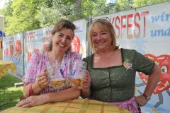 Sabine Brüggen und Cornelia Reissl (re.), Magdalenen Sommertage im Hirschgarten. Das 1. Volksfest nach der langen Corona Pause 2020