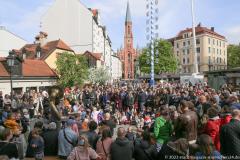 Hochzeits Musik, Haidhausen hat wieder einen Maibaum. Maibaumaufstellen am Wiener Platz in München 2023