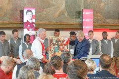 Dieter Reiter (li.), Oliver Kahn (re.), Meisterfeier FC Bayern, Ankunft im Rathaus in München 2022