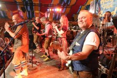 Michi Högl Funband im Hippodrom am Frühlingsfest auf der Theresienwiese in München 2022