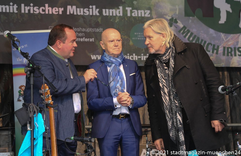 Clemens Baumgärtner, Erich Lejeune,Johnny Logan (von li. nach re.), Munich Irish Nights am Rindermarkt 2021