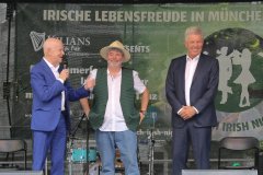 Erich Lejeune, Paul Daly, Dieter Reiter (von li. nach re.), Munich Irish Nights am Rindermarkt in München 2022
