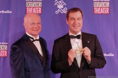 Martin Rassau und Dr. Markus Söder (re.), Verleihung Karl Valentin Orden an Ministerpräsident Dr. Markus Söder bei der Narrhalla Soirée im Deutschen Theater in München 2020