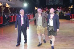 Helmut Pfundstein (li.), Klaus Peter Rupp (Mitte), Narrhalla am Oide Wiesn Bürgerball im Deutschen Theater in München 2020