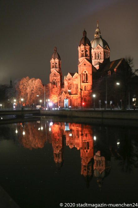 St. Lukas Kirche, Orange the World , Internationaler Tag gegen Gewalt an Frauen in München 2020