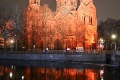 St. Lukas Kirche, Orange the World , Internationaler Tag gegen Gewalt an Frauen in München 2020