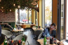 Italienische Genüsse im Urban Jungle, Restaurant Pizzarei in der Sporerstraße am Dom in München, 2022