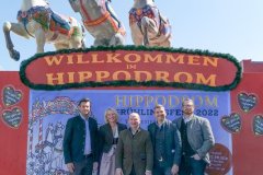 Peter Cermak, Tina und Sepp Krätz (von li. nach re.), Presserundgang Frühlingsfest auf der Theresienwiese 2022