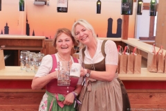 Johanna Barsy und Tina Krätz (re.), Presserundgang Frühlingsfest auf der Theresienwiese in München 2019
