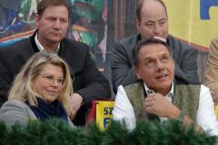 Petra und Peter Schöniger, Presserundgang Frühlingsfest auf der Theresienwiese in München 2023