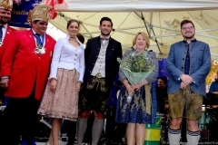 Günther Grauer, Sarah I., Fabrician I., Janina I. und Sebastian I. (von li. nach re.), Proklamation Narrhalle Prinzenpaar 2019 am Viktualienmarkt in München 2018