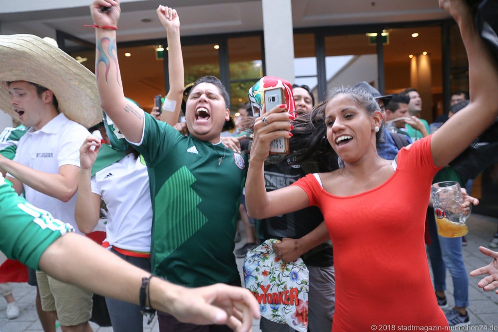 Public Viewing Fußball WM Deutschland - Mexiko am Nockherberg in München 2018