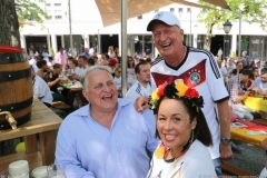 Christian Schottenhamel, Andy Wenzel, Birgit Geyer (von li. nach re.), Public Viewing Fußball WM Deutschland - Mexiko am Nockherberg in München 2018