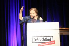 Marianne Sägebrecht, Sigi Sommer Taler an Marianne Sägebrecht (2020) und Chris Böttcher (2022) im Wirtshaus im Schlachthof in München 2022