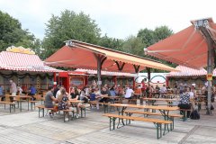 Weißbiergarten, Sommer in der Stadt auf dem Tollwoodgelände im Olympiapark in München 2020