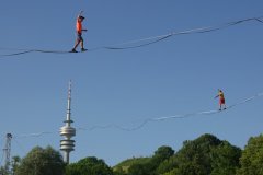 Highline Performance mit Friedi Kühne auf der Sommer Tollwood im Olympiapark in München 2022